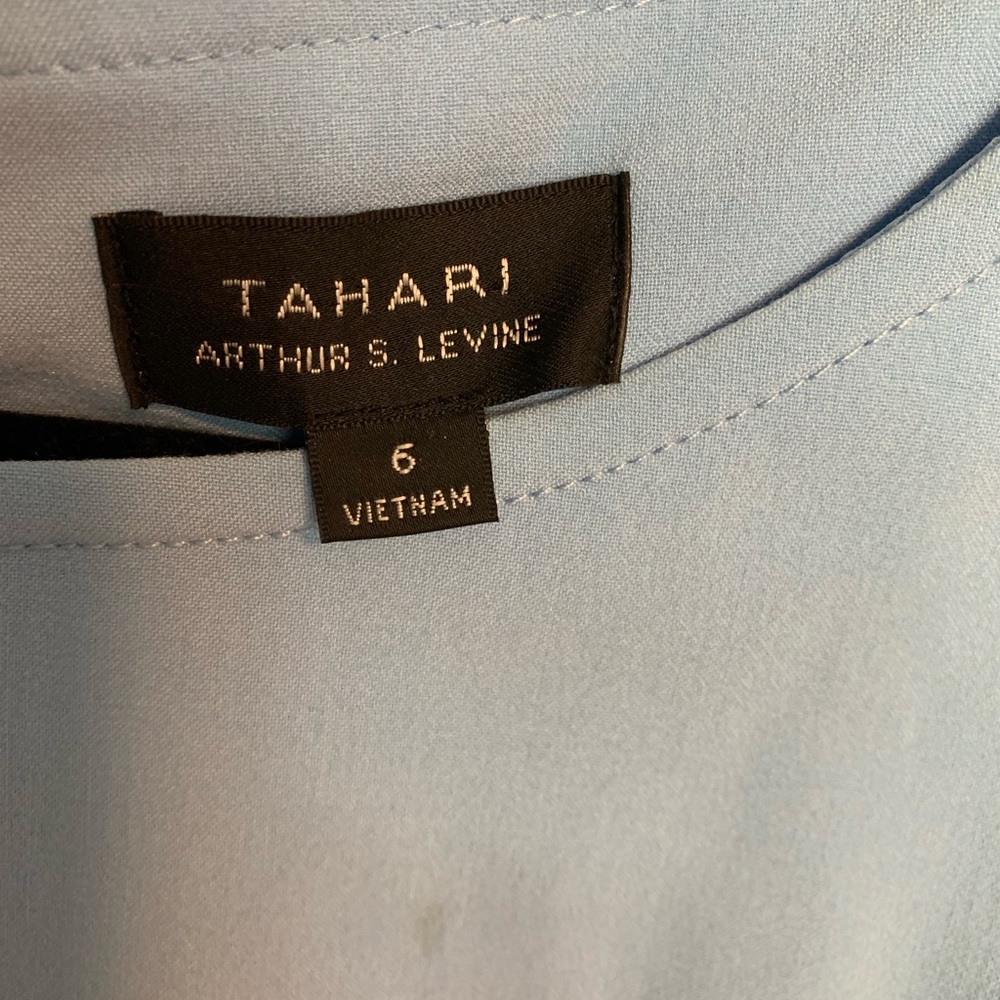 Short sleeve Tahari dress with pockets